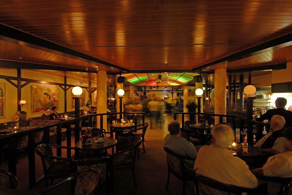 Balladins Superior Hotel Gutsmann باد برامشتيت المطعم الصورة