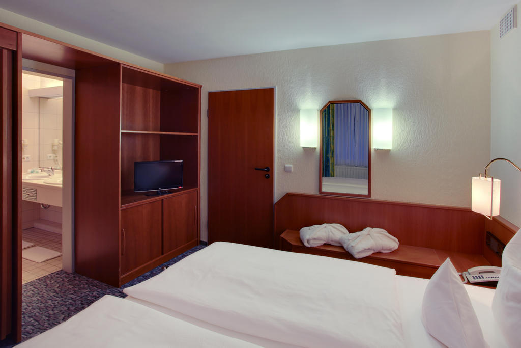 Balladins Superior Hotel Gutsmann باد برامشتيت الغرفة الصورة