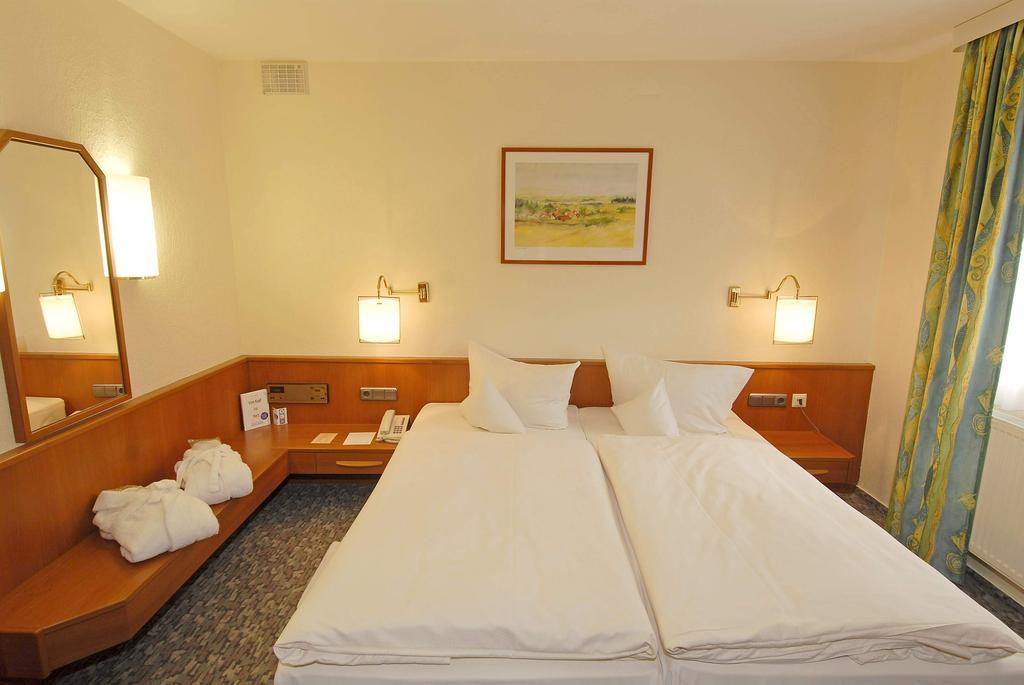 Balladins Superior Hotel Gutsmann باد برامشتيت الغرفة الصورة