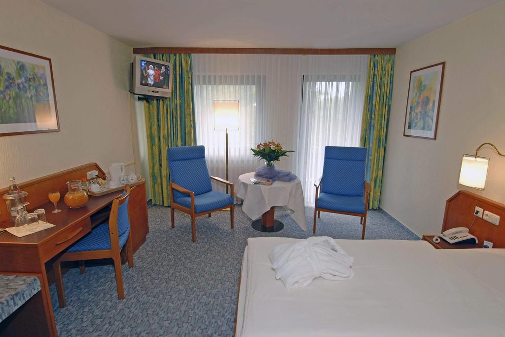 Balladins Superior Hotel Gutsmann باد برامشتيت الغرفة الصورة